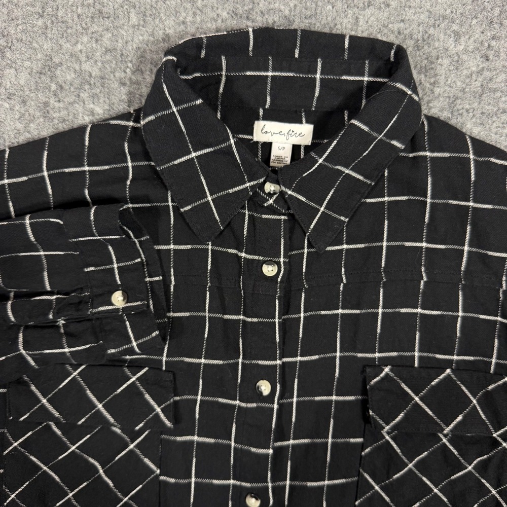 Love Fire Button Down Grid Plaid Shirt Womens S Black White Cotton EUC NT023510